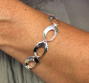 Silver Oval Loops Bracelet